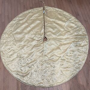 Gold XmasTree Skirt Quilted Embroidered Reversible Martha Stewart Everyday 54”